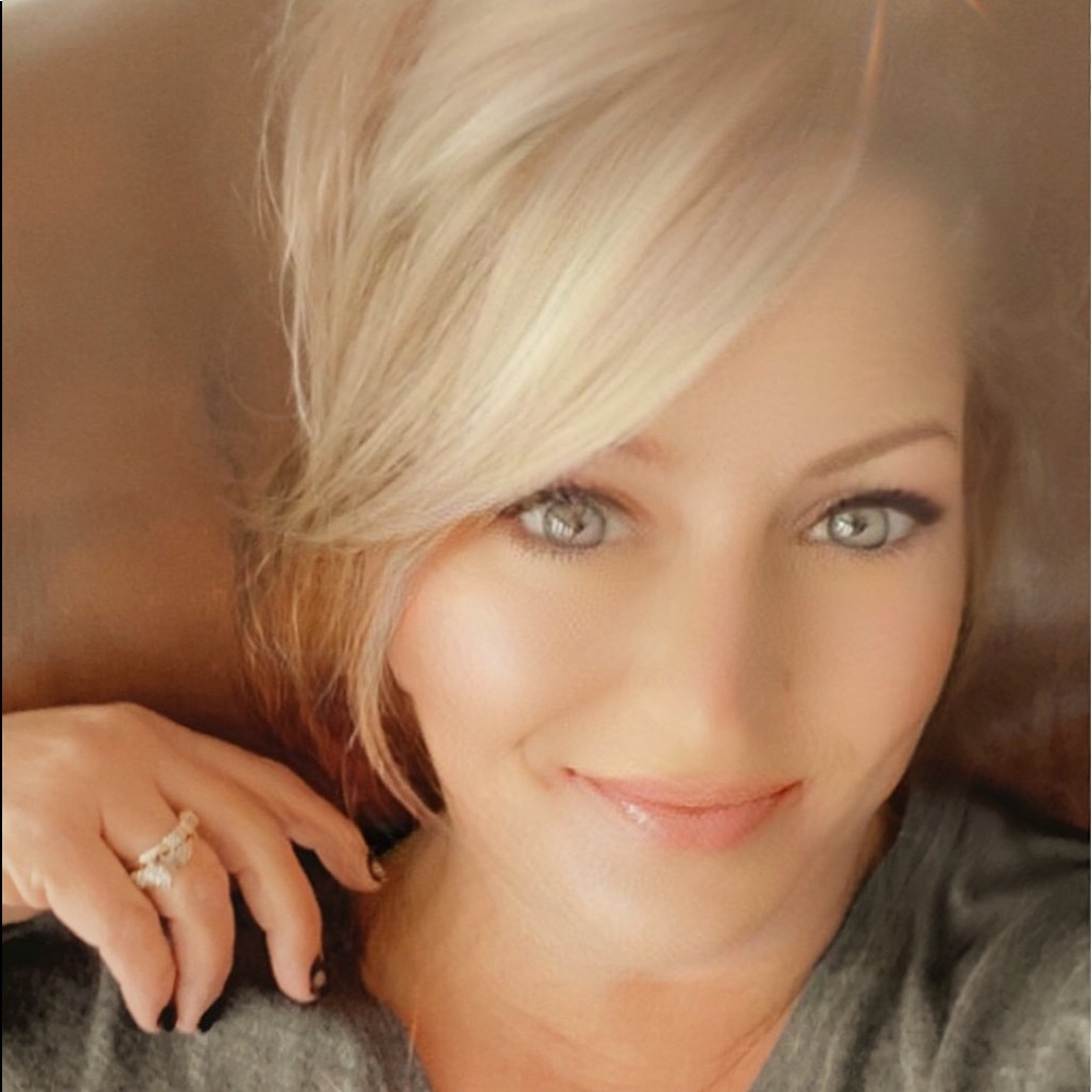 Meet your Posher, Dana